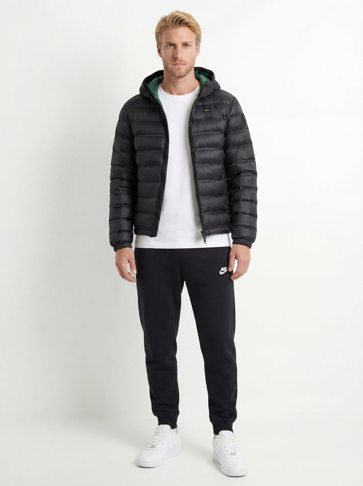 CW2288 111 Air + Blauer Giubbino Uomo + Nike Pantaloni Tuta - 01