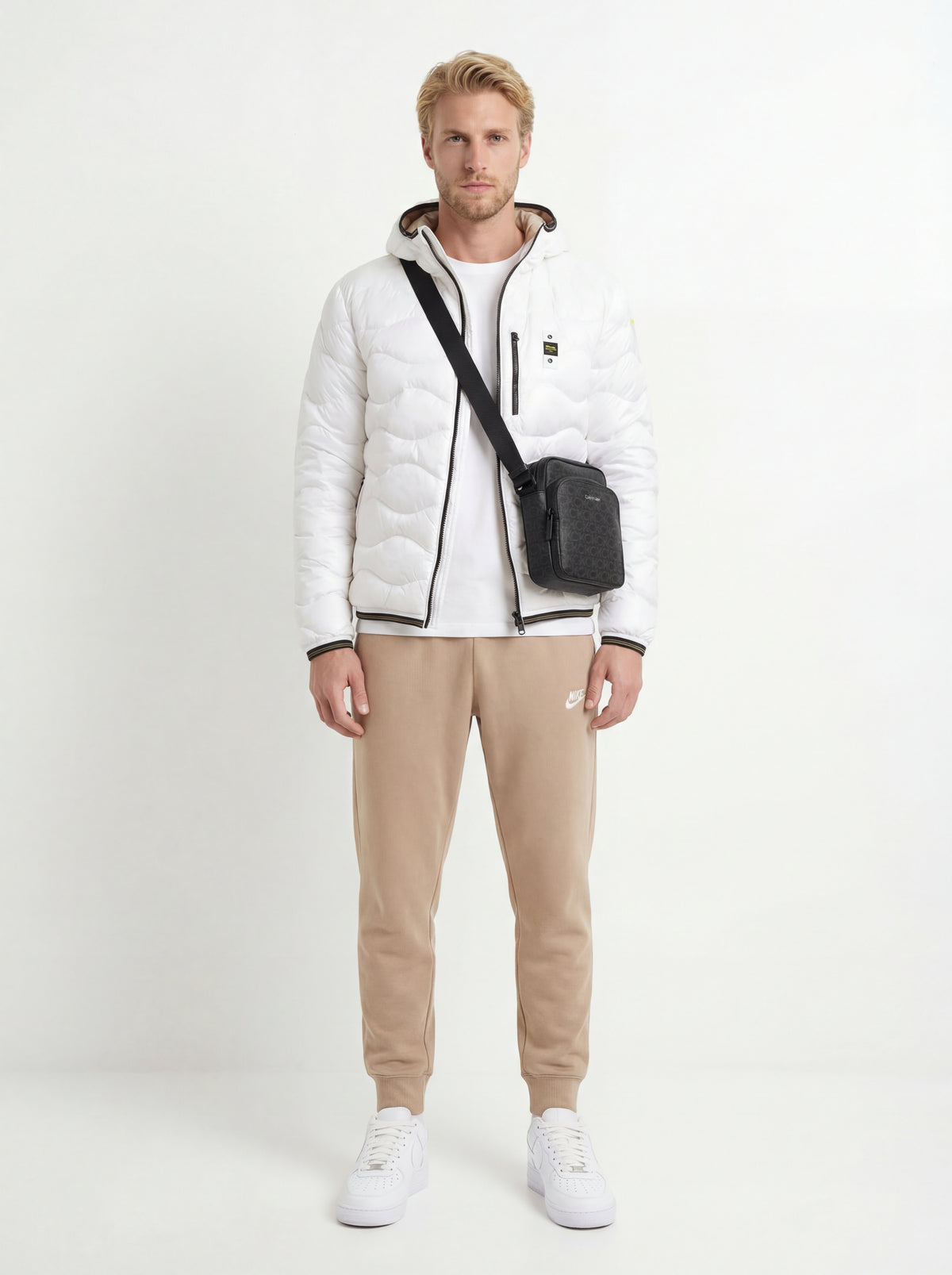 CW2288 111 Air + Blauer Giubbino Piuma + Nike Pantalone Tuta + Calvin Klein Tracolla - 01