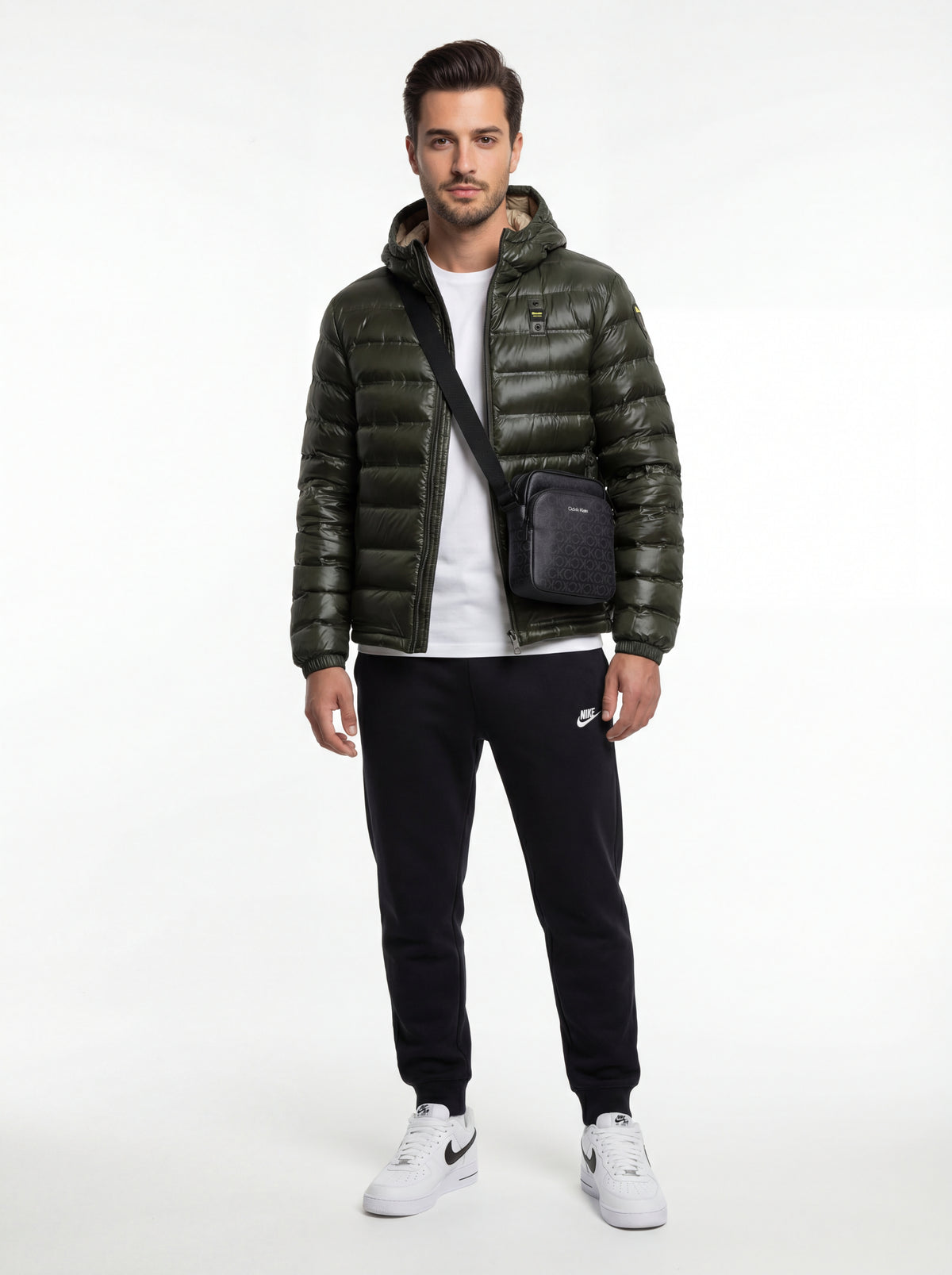 FV5948 101 Air + Blauer Giubbino Uomo + Nike Pantaloni Tuta + Calvin Klein Tracolla - 02